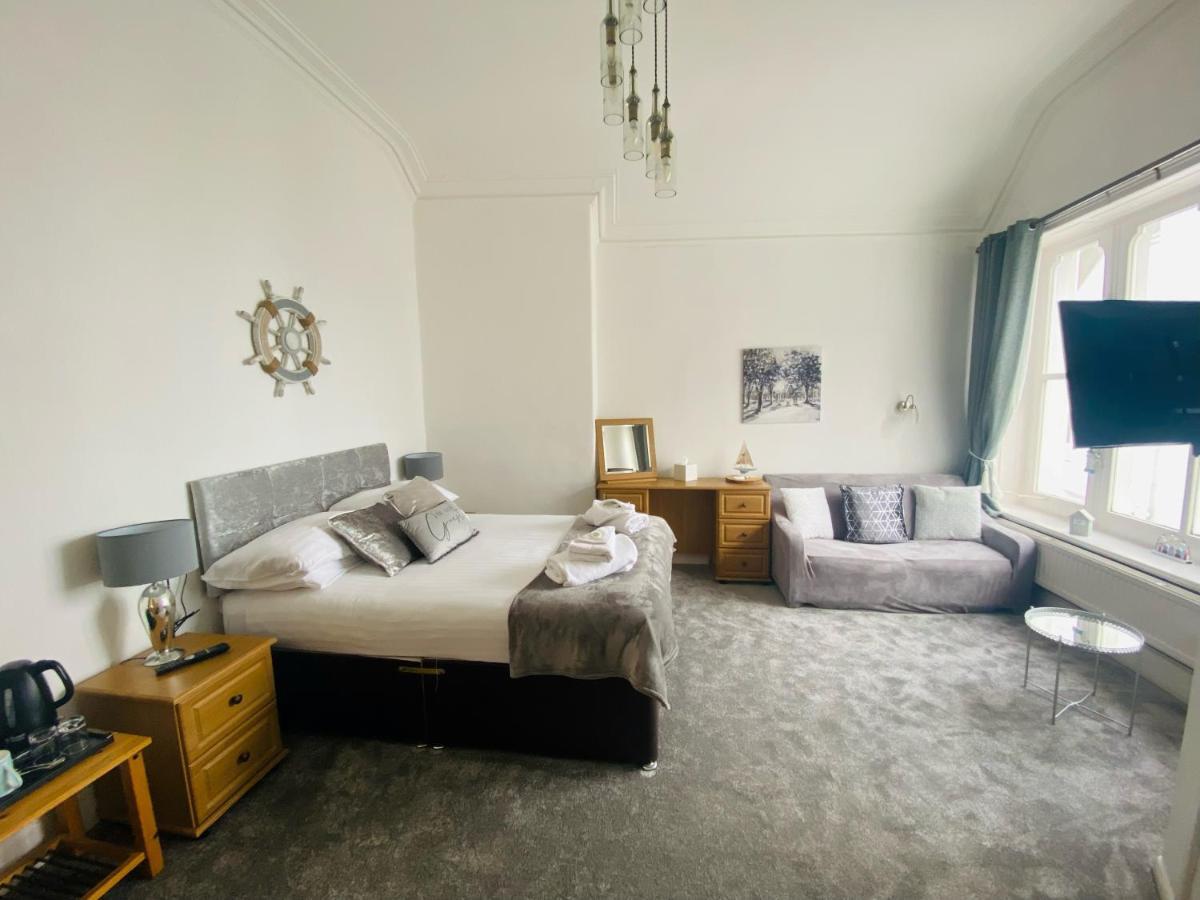 Bay Court 3*