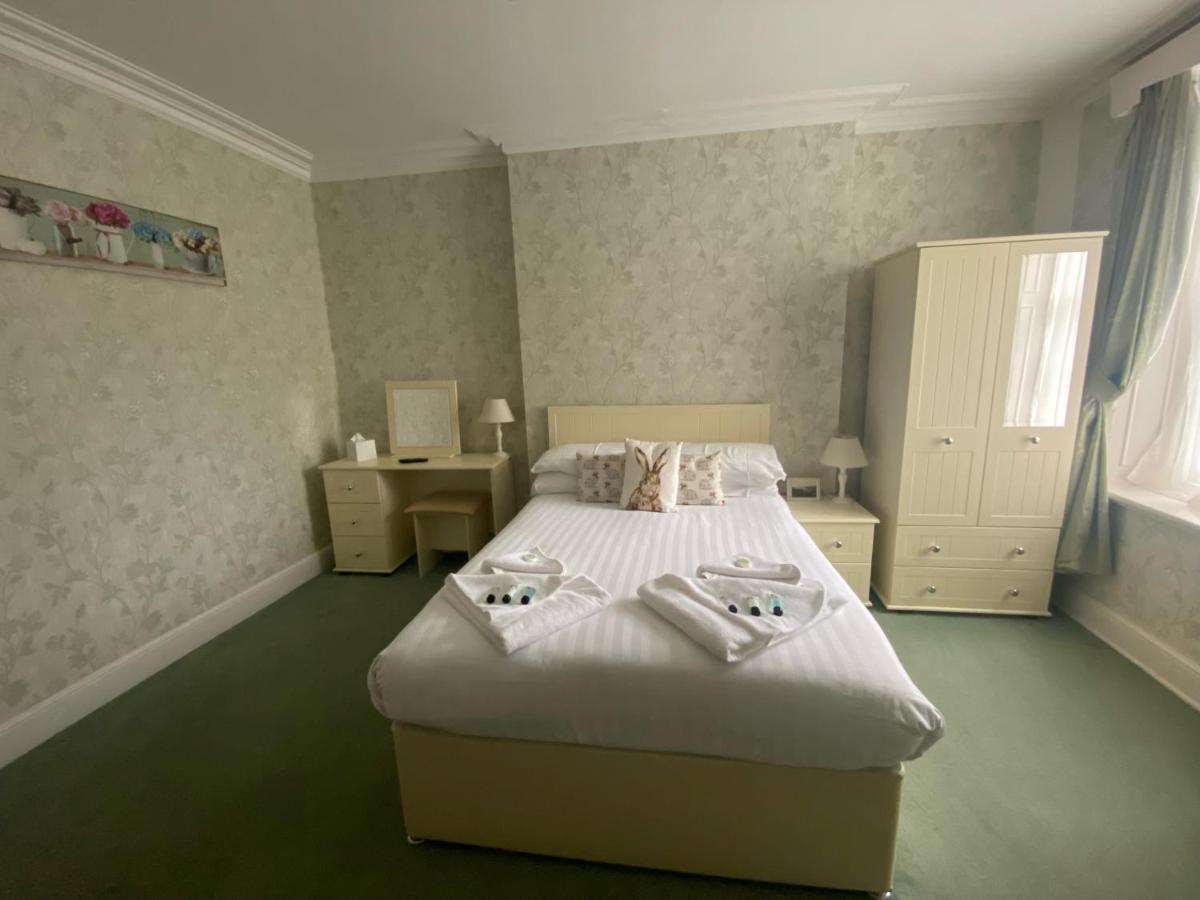 Bay Court 3*